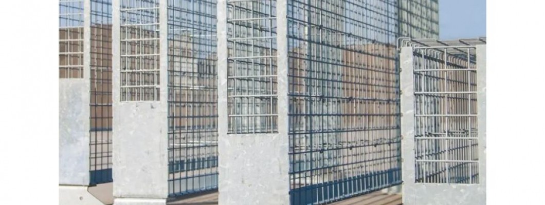 Gabionen mit Rahmen und Füßen