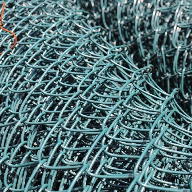 Оградна плетена мрежа с PVC покритие  Височина 1.5м. руло 10м. ( око 55мм/55мм.)  ф1.8/2.6мм. 