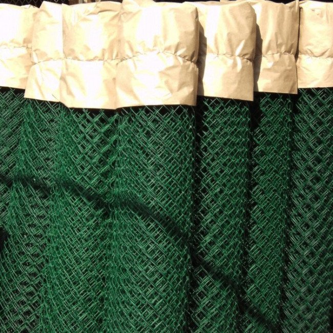 Оградна плетена мрежа с PVC покритие  Височина 2.5м. руло 10м. ( око 55мм/55мм.)  ф2.2/3мм. 