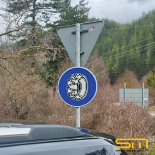 Г19 – Задължителни вериги за сняг най-малко на две от двигателните колела